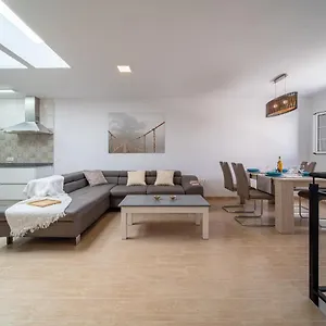 Volcano Getaway - Adults Only Apartment